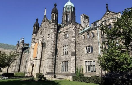 Read more about the article APGO EDUCATION FOUNDATION RELEASES A NEW URBAN GEOWALK EXPERIENCE ON THE UNIVERSITY OF TORONTO CAMPUS